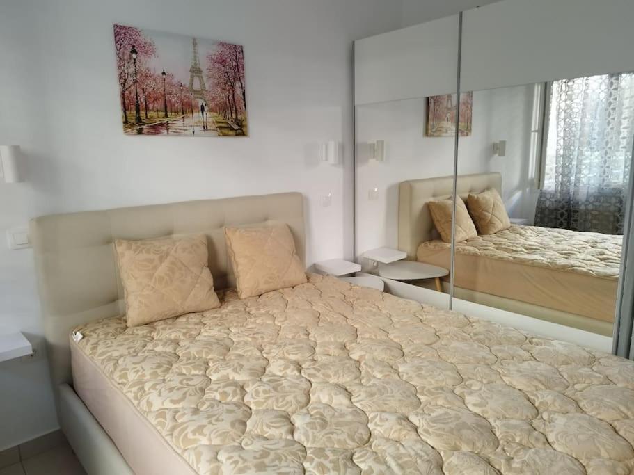 Renovated Apartment With Garden And Parking Space Peraía Esterno foto