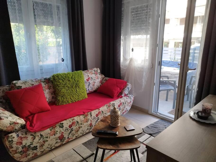 Renovated Apartment With Garden And Parking Space Peraía Esterno foto
