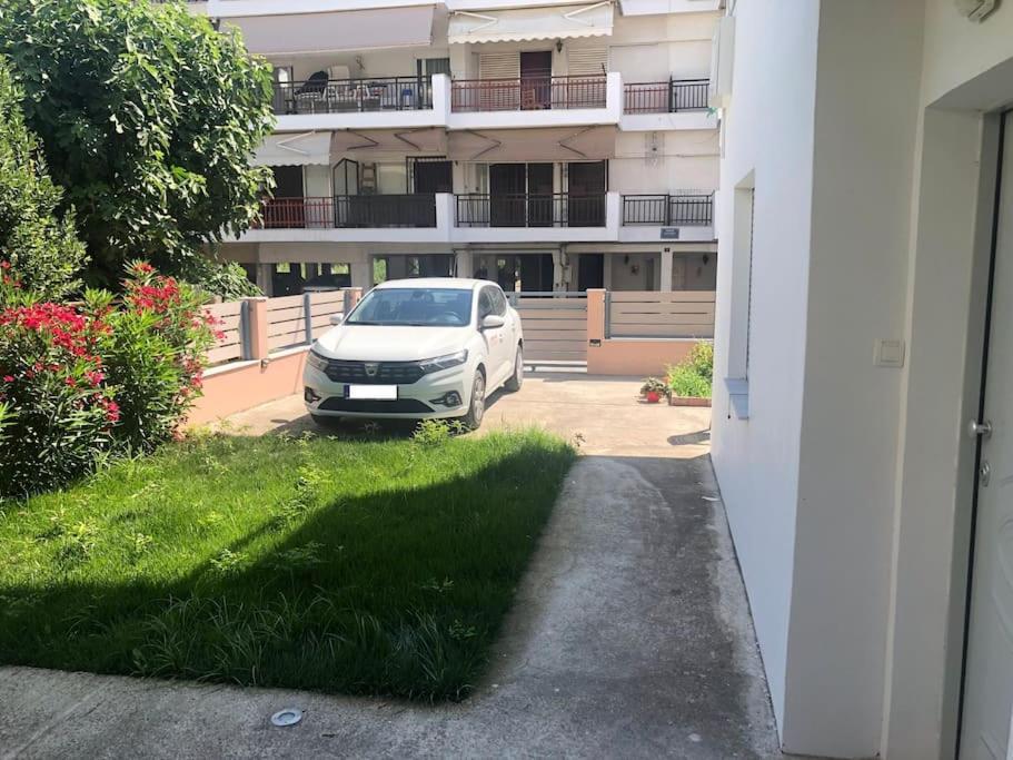 Renovated Apartment With Garden And Parking Space Peraía Esterno foto