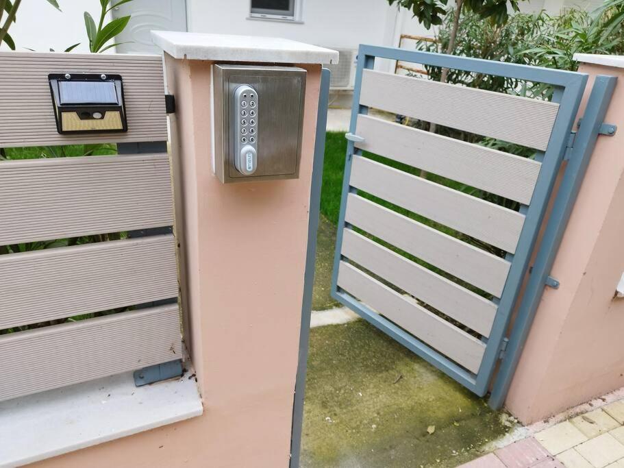 Renovated Apartment With Garden And Parking Space Peraía Esterno foto