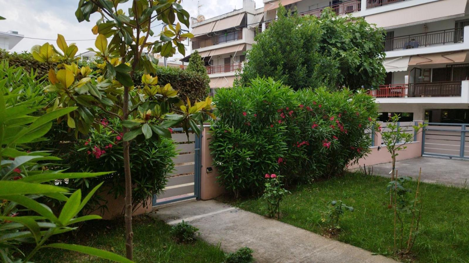 Renovated Apartment With Garden And Parking Space Peraía Esterno foto